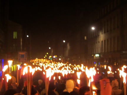 scotland-hogmanay-torchlight-parade